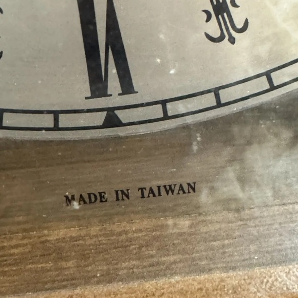 Westminster Mantle Clock Wood Quartz Tempus Fugit With Dual Chime 19x15 Large - Picture 2 of 12